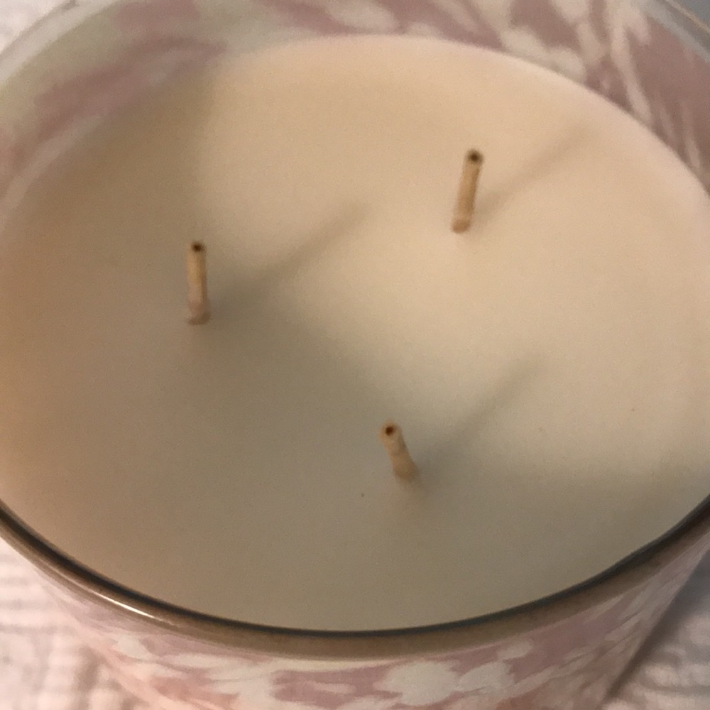 New White Barn Hot Pink Cocoa 3 Wick Candle Chocolate Vanilla Raspberry - Picture 9 of 9